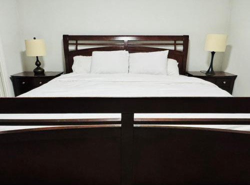 Modern 2-Bed, 2-Bath Main Suite in Langford