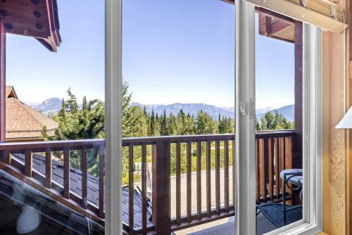 Whispering Pines 3BR Townhouse Views and private Hot Tub