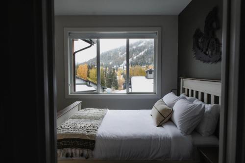 Bike Park and Golf Hot Tub Arcade Sleeps 7