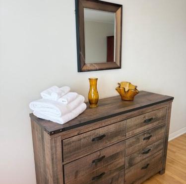 Modern 2BR Suite Parking Laundry