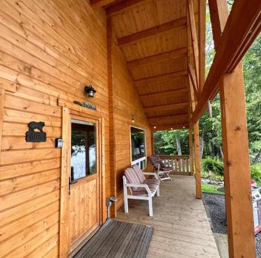 The Pines Cottage on the Lake