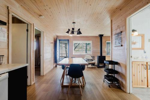 Georgian Bay Rockwood 3-bdrm Waterfront Cottage #2