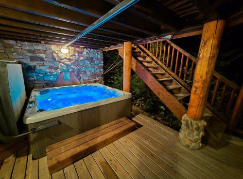 GrizzPaw Lodge - Mountain Resort - 5 Bedroom Chalet - Sleeps 14 People