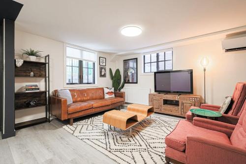 Spa Oasis in Toronto's Heart-Free Parking! and Pet Friendly