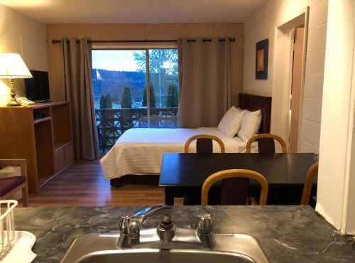 Holiday House Motel